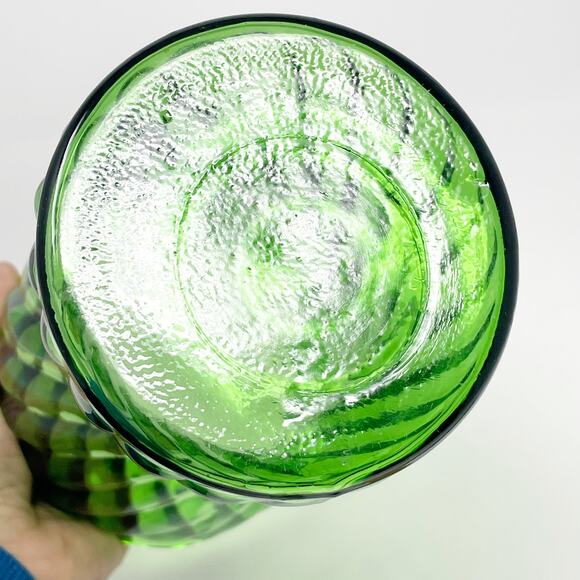 Vintage Emerald Green Swirl Glass Vase 8" Tall Scallop Edge Garden Florist MCM 0 - Picture 4 of 4